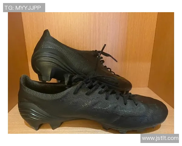 最贴脚设计的足球鞋让你与球场完美融合,感受每一步的精准操控与舒适体验 最贴脚设计的足球鞋让你与球场完美融合,感受每一步的精准操控与舒适体验